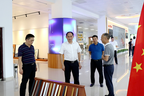 縣長馬吉云赴企業(yè)開展“送政策、解難題、優(yōu)服務(wù)”活動