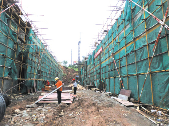 正在建設(shè)中的倉儲中心。吳瓊敏 攝.jpg